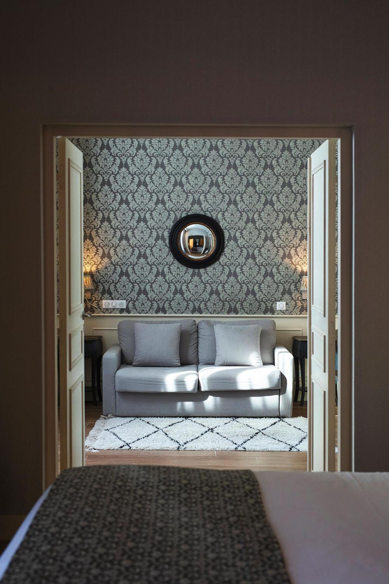 King Suite Lounge Area