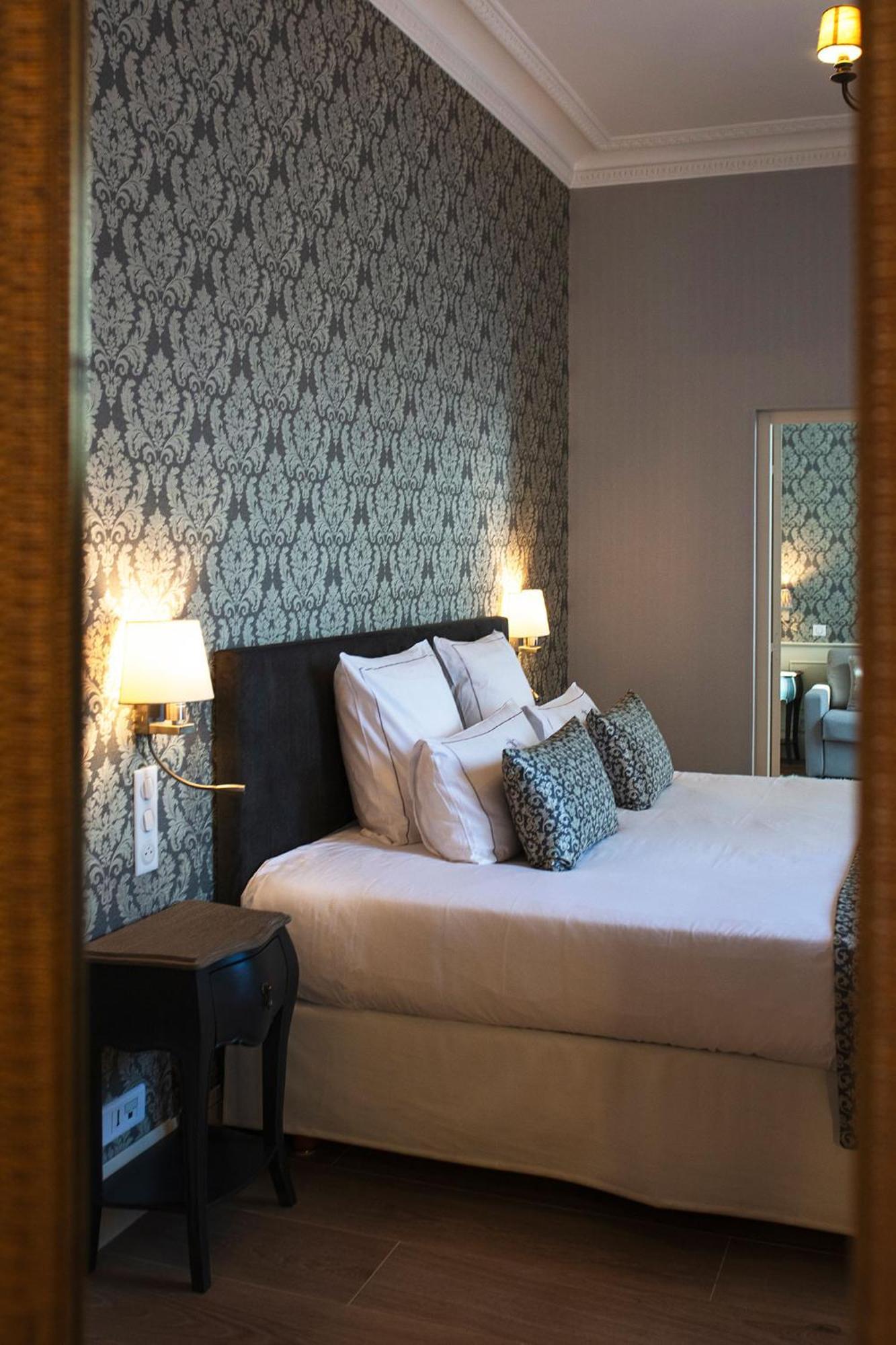 King Suite Lounge Area