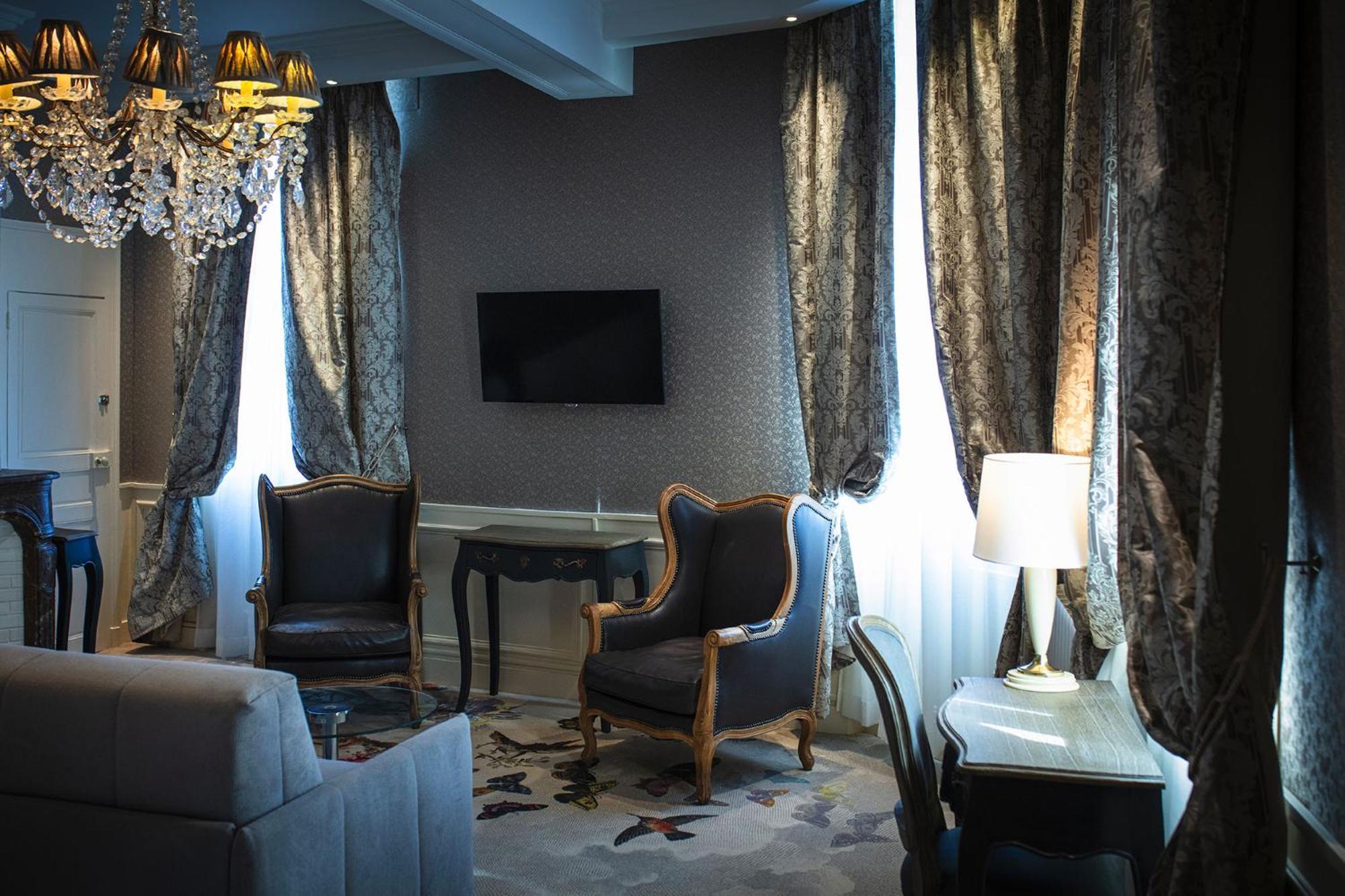 Deluxe Family Room