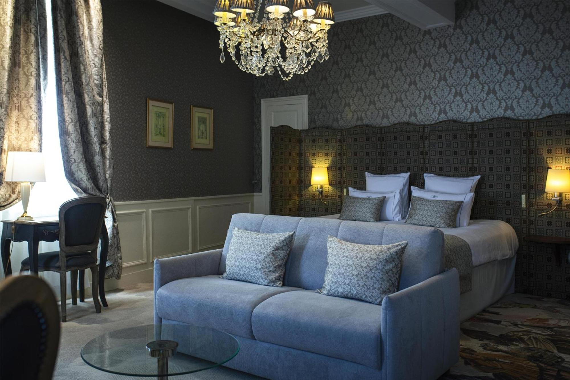 Deluxe Family Room