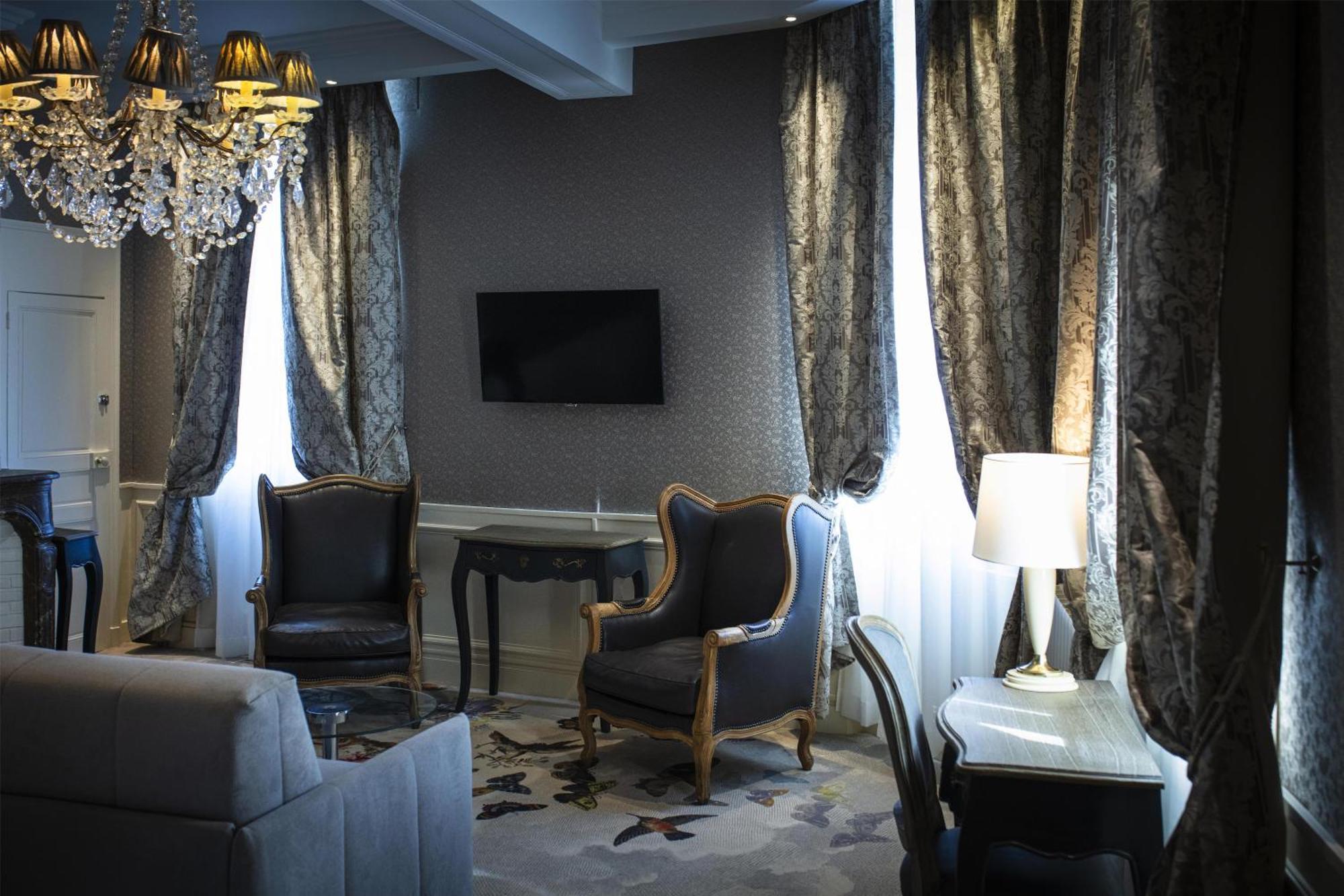 Deluxe Family Room